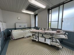 広々とした浴槽の部屋