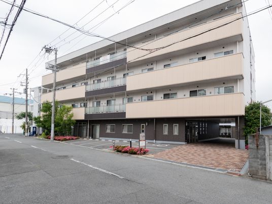 多階層の建物正面
