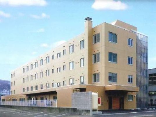 明るい外観の建物