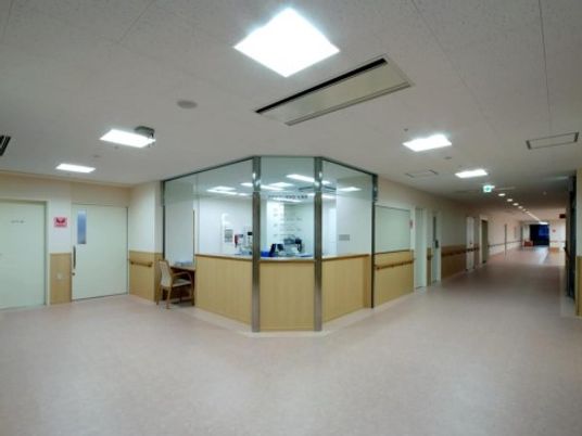 フロントが見える廊下