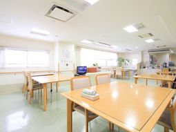明るい食堂の様子