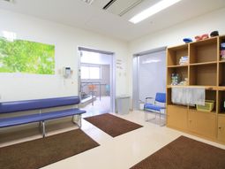 機能訓練室の明るい空間