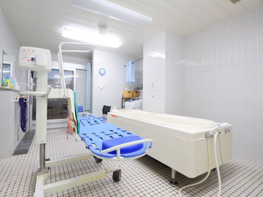 清潔感のあるバリアフリー浴室