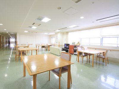 明るい食堂空間