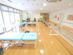 明るいリハビリテーション室