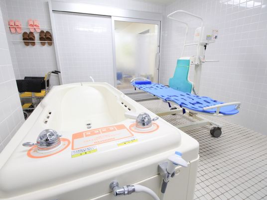 バリアフリー設計の浴室