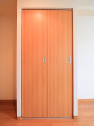 きれいな木目のクローゼット
