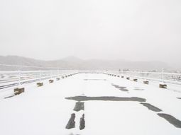 雪景色のテラス