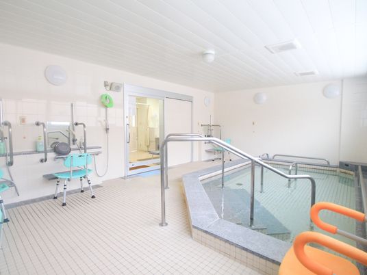 浴室の明るい環境