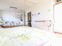 明るい個室の居室