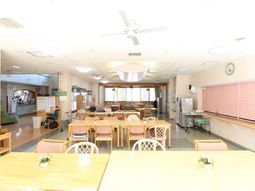 ゆったりとした食堂の様子
