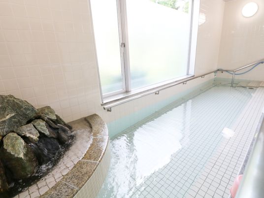 明るい空間の浴室