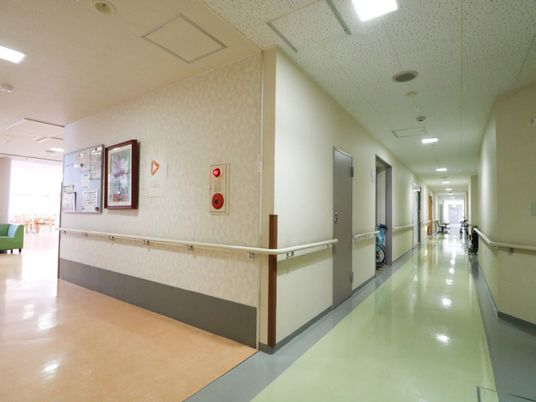 明るい廊下の一角