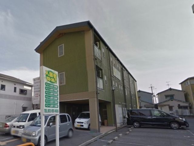 緑色の建物外観