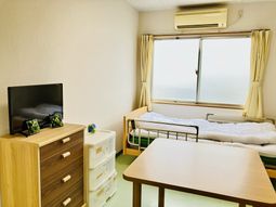 明るい個室の居室