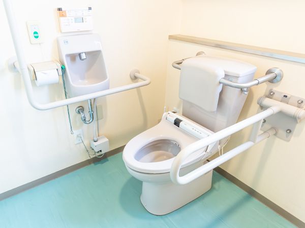 バリアフリーのトイレ設備