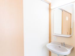 清潔な洗面台のある空間