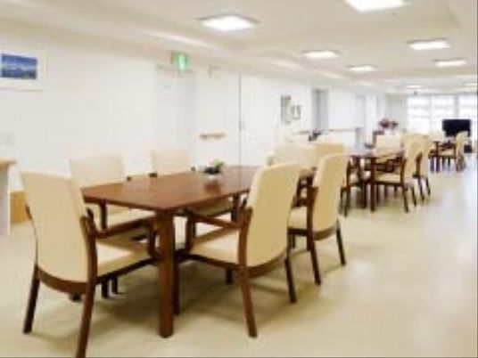 明るい食堂の風景