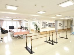 明るいリハビリスペース