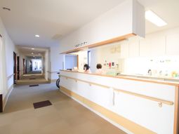 清潔な施設の廊下