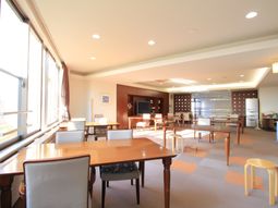 明るいダイニングスペース