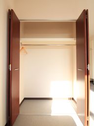 木目調クローゼットの空間