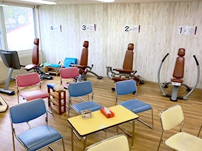 スローフィットデイはびるの外観