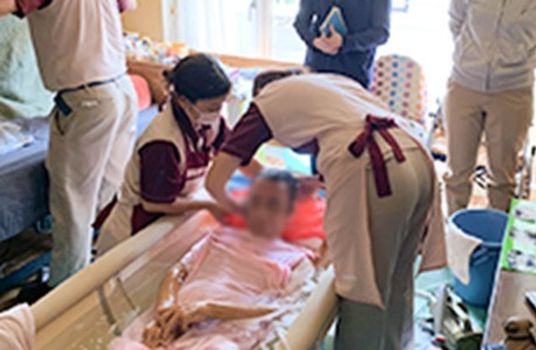 ケアの様子の部屋