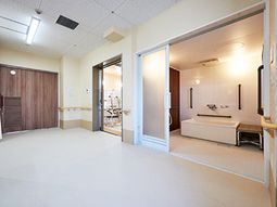 広々とした明るい居室