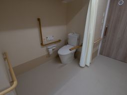 バリアフリーのトイレ空間