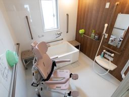 バリアフリーの浴室設備