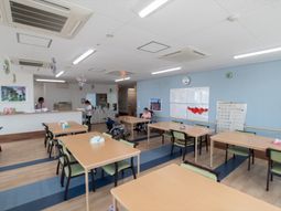 機能訓練室の明るい空間