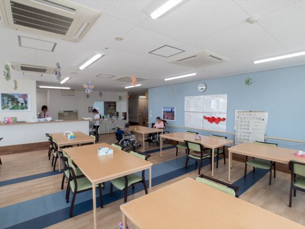 機能訓練室の明るい空間