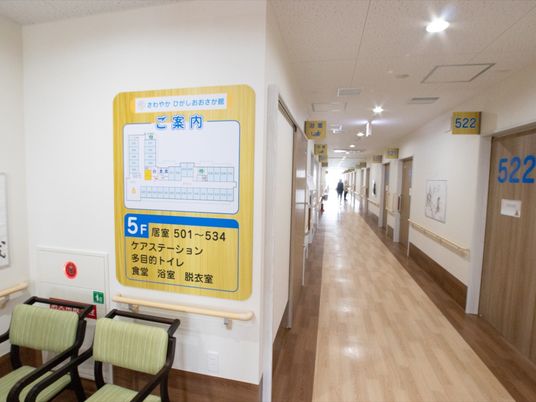 案内板と廊下の様子
