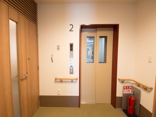 廊下にあるエレベーター前
