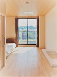 明るい居室の景色