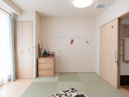 明るい和室の居室