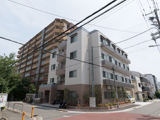 都市型の明るい外観