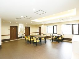 広々とした明るいダイニング