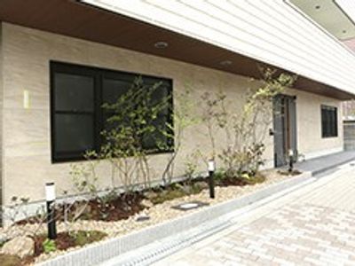落ち着いた雰囲気の入口