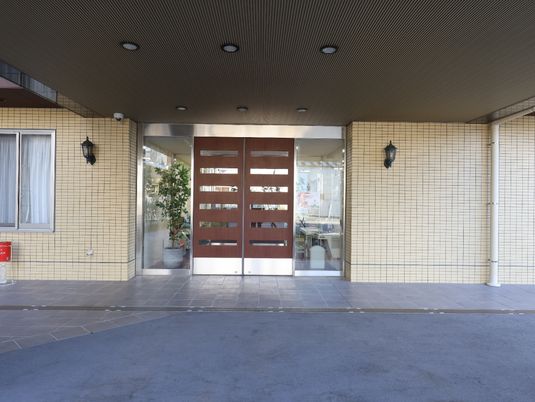 清潔感あるエントランス