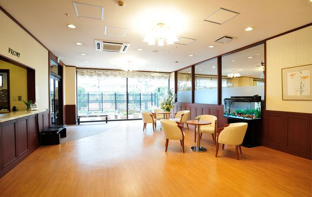 広々とした明るいロビー