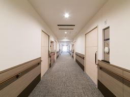 明るい清潔な廊下