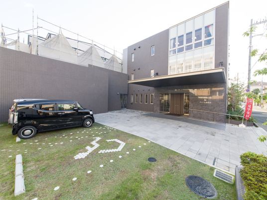  モダンな建物の外観  