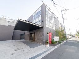 現代的な建物の外観