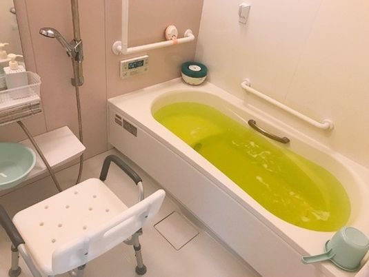 明るい浴室  