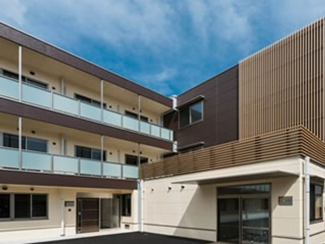 広い所在地の建物 外観 ゆったりとした空間が魅力的な、開放感のある建物です。快適な環境で働けます。