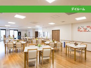 明るい食堂の様子  