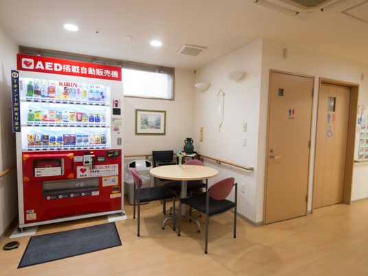 休憩スペースの自動販売機