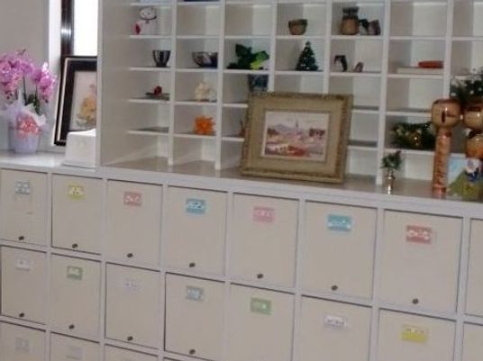 整理されたロビーの棚